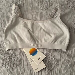 Vuori White Helix Seamless Bra Stretchy Yoga Workout Sports Bra Women’s Med M
